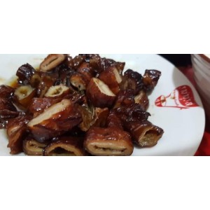 Their smoked pork intestines and rice porridge need to be cut into small pieces and microwaved for 5 minutes.