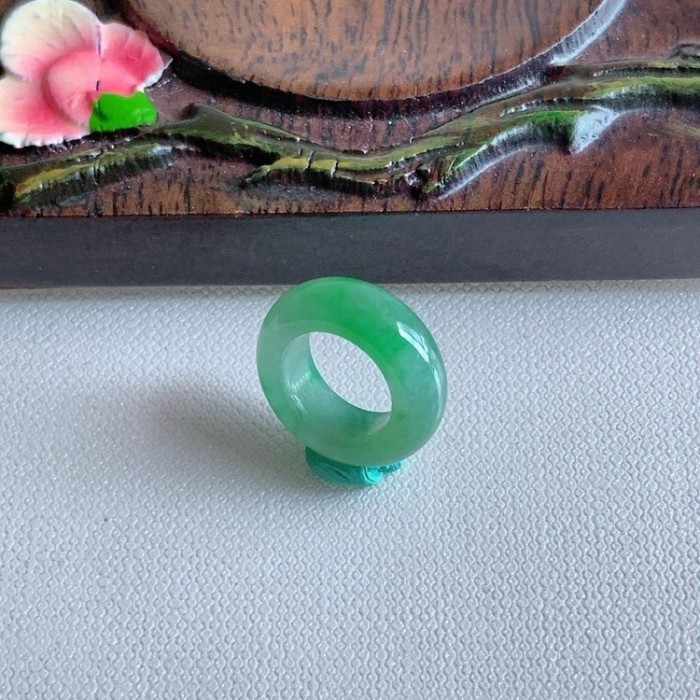 แหวนหยกนิ้วโป้ง สวยมาก 1.9cm