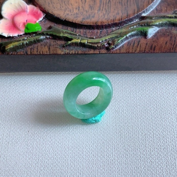 แหวนหยกนิ้วโป้ง สวยมาก 1.9cm