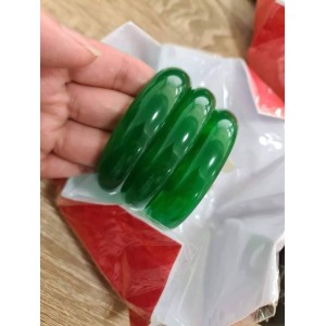 Glittering green jade bracelet, beautiful Premium