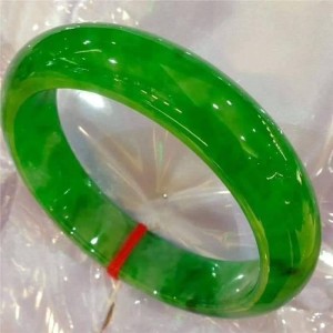 Glittering green jade bracelet BestChoice