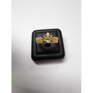 Ring decorated with a gemstone crown very beautiful