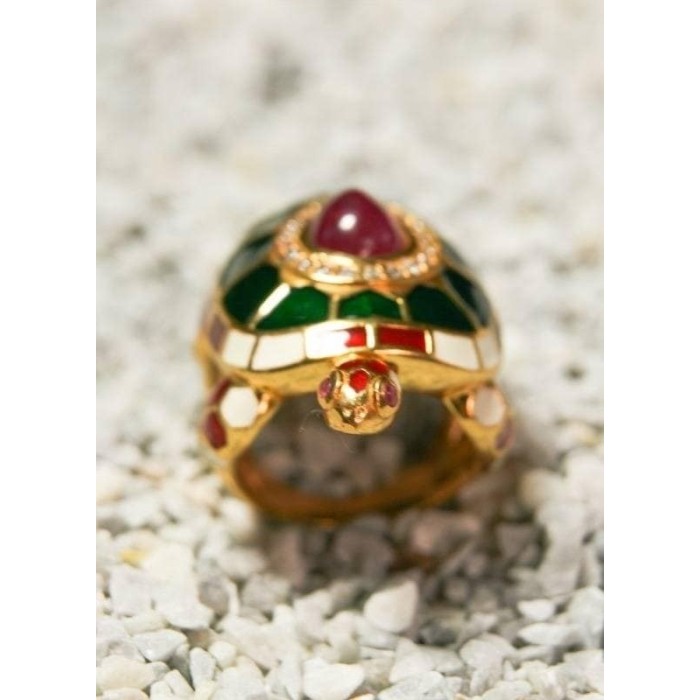 Decorative ring engraved with auspicious turtle