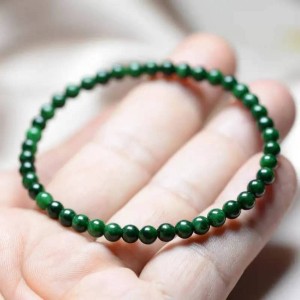 Emperor green jade bracelet, emphasizes on work, business and wealth.