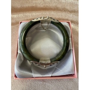 Premium jade bracelet, imported from Beijing, specially made to order with an open design, with real silver inserts.