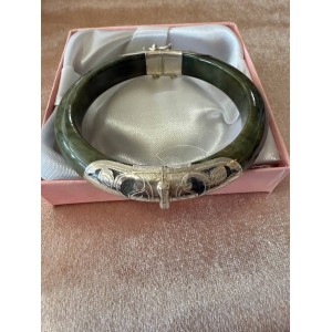 Premium jade bracelet, imported from Beijing, specially made to order with an open design, with real silver inserts.