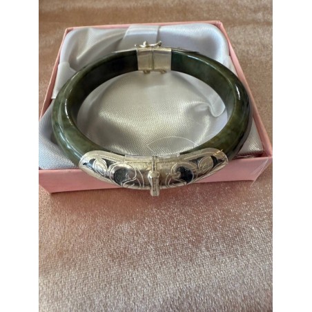 Premium jade bracelet, imported from Beijing, specially made to order with an open design, with real silver inserts.