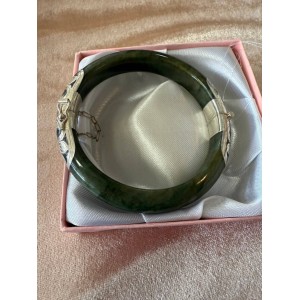 Premium jade bracelet, imported from Beijing, specially made to order with an open design, with real silver inserts.