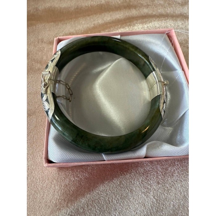 Premium jade bracelet, imported from Beijing, specially made to order with an open design, with real silver inserts.