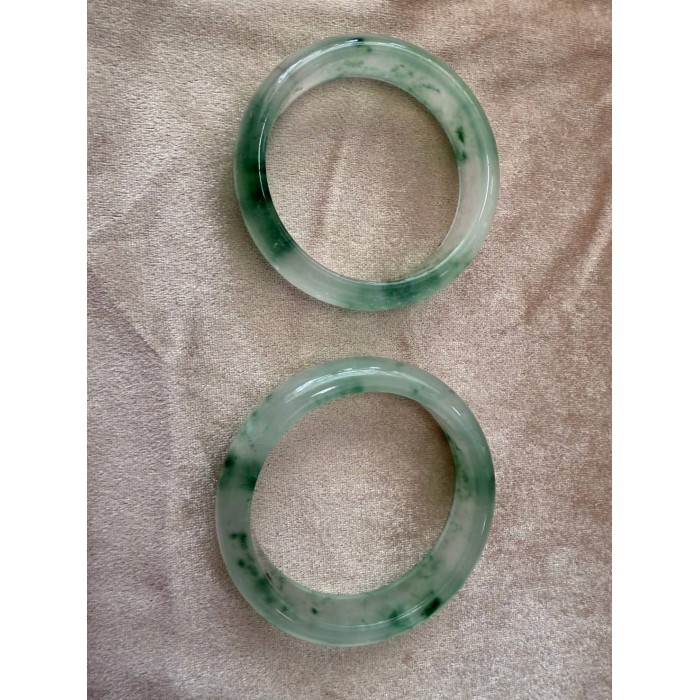 #Premium clear green jade bracelet, a symbol of stability, sustainability and immortality.