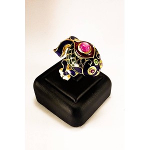 Auspicious goldfish engraved ring