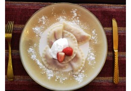 Pierogi ปีแยรอกี Pork/Strawberry/Blueberry
